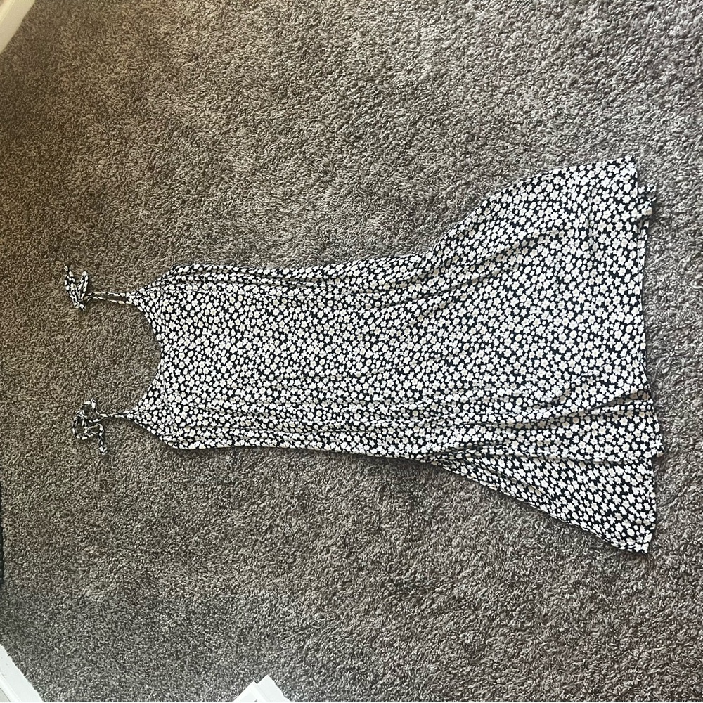 Billabong Black and White Daisy Print Dress Midi